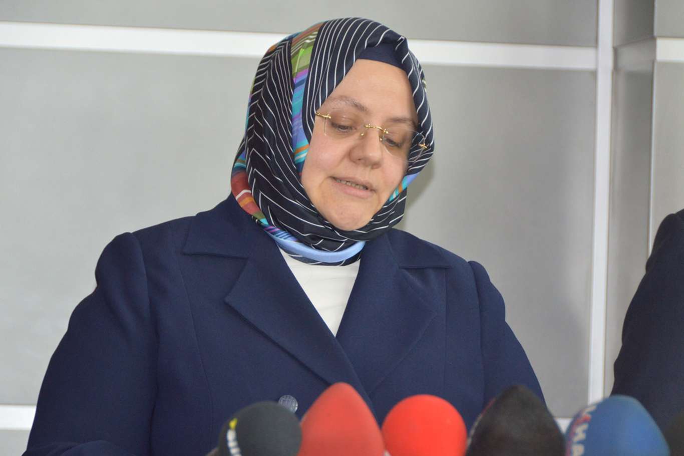 Bakan Selçuk: "SGK'ye ait 5 hizmet daha e-Devlet'ten sunulacak"